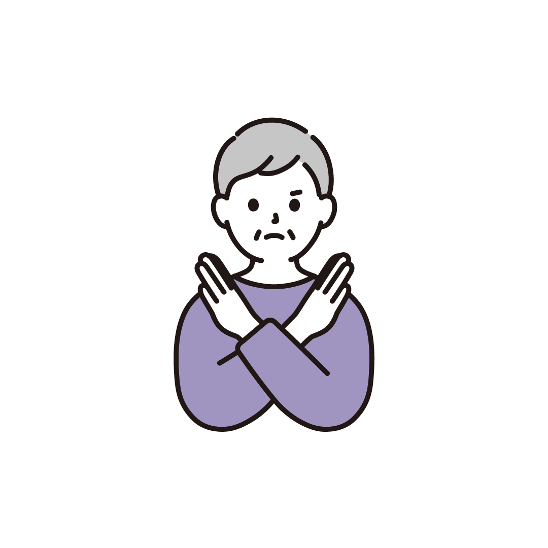 バツポーズをするシニア女性