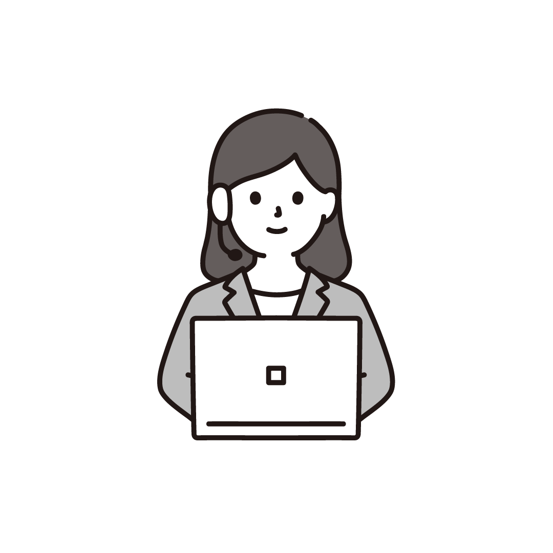 ヘッドセットを付けてパソコンをする女性