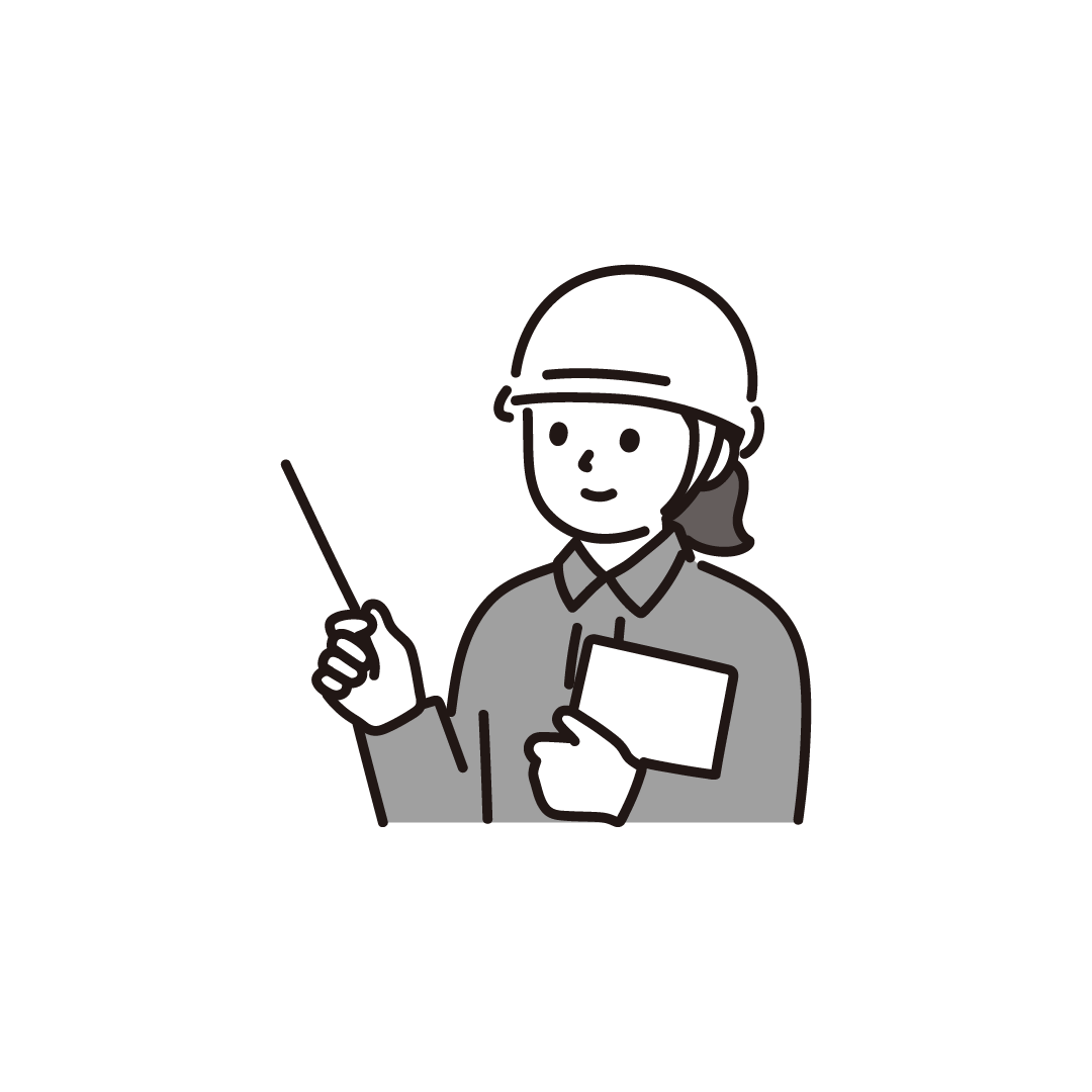 説明する作業着の女性